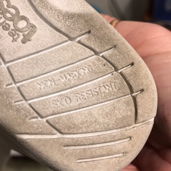 3/$40🎉Toddler shoes - Picture 6 of 6